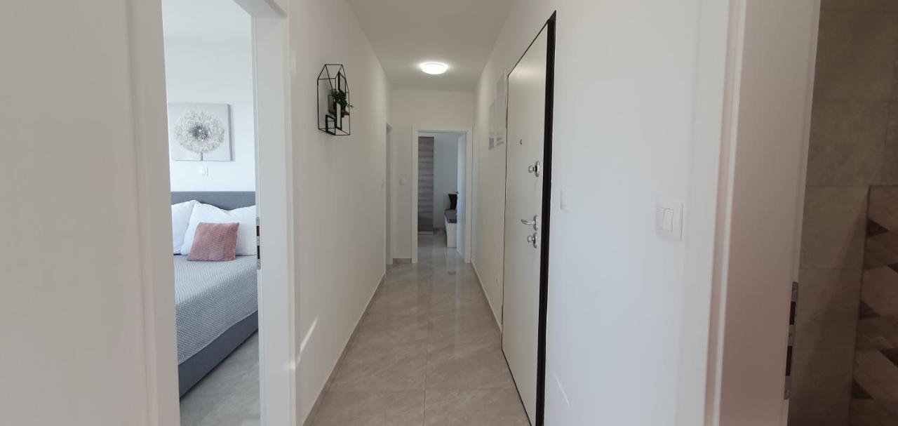Seahorse Luxury Apartment With Pool And Sea View Novalja Eksteriør bilde
