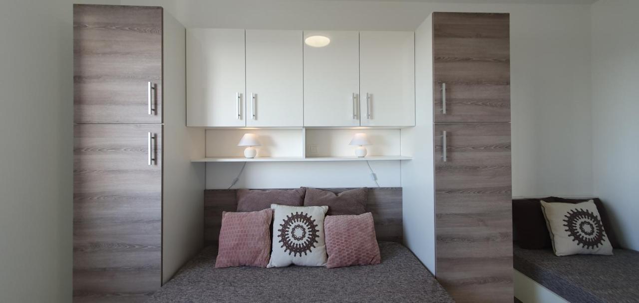 Seahorse Luxury Apartment With Pool And Sea View Novalja Eksteriør bilde